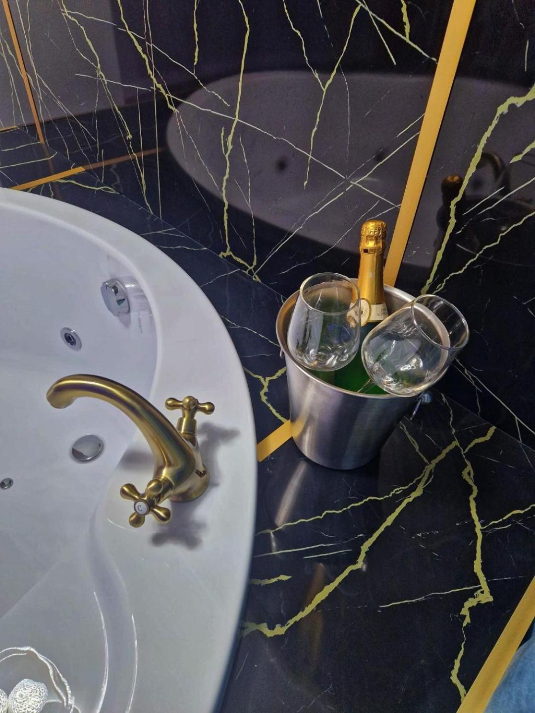 Afi Discret Jacuzzi Apartment Букурещ Екстериор снимка